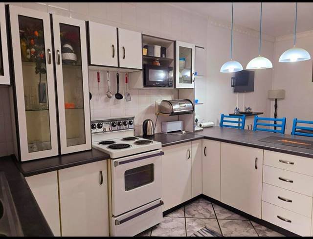 2 BEDROOM APARTMENT FOR SALE IN WINKLESPRUIT